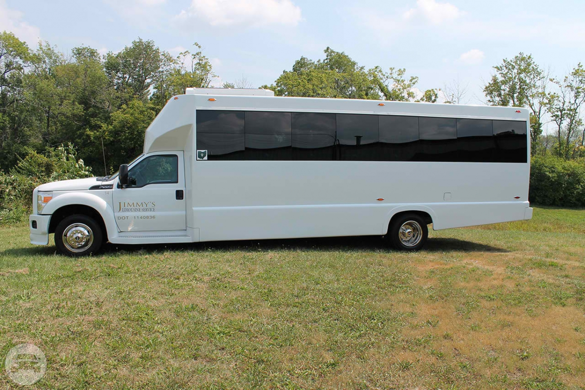 White Ford 550 Limo Bus
Party Limo Bus /
Cincinnati, OH

 / Hourly $0.00
