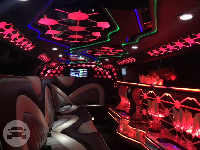 White Chrysler Limo 
Limo /
Los Angeles, CA

 / Hourly $0.00
