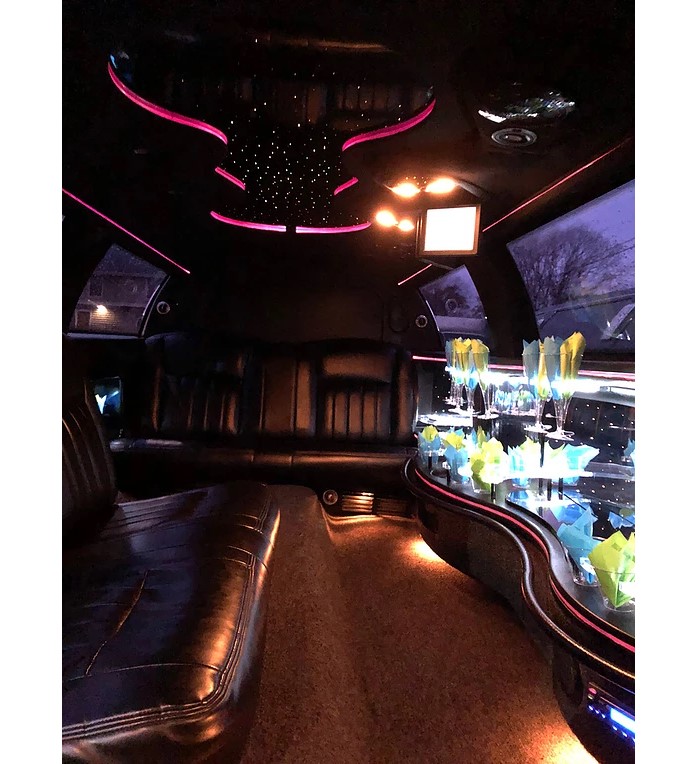 White Lincoln Town Car Limousine
Limo /
Plainfield, IN

 / Hourly $0.00
