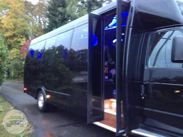 22 Passenger FORD PARTY BUS LIMO
Party Limo Bus /
Seattle, WA

 / Hourly $0.00
