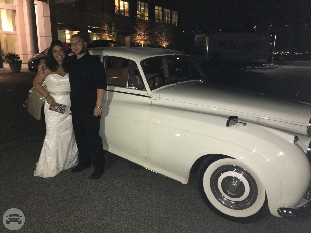 Vintage Luxury
Sedan /
Charleston, SC

 / Hourly $0.00
