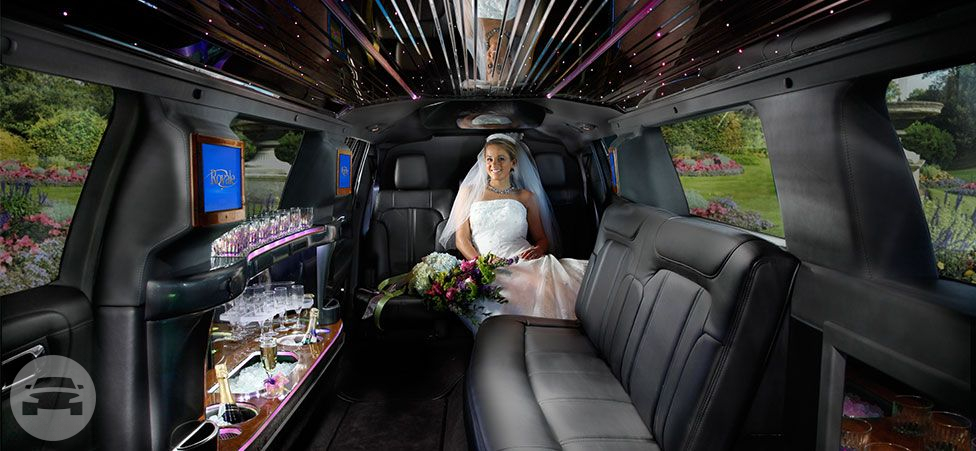 Lincoln MKT Stretch Limousine - White
Limo /
New York, NY

 / Hourly $0.00
