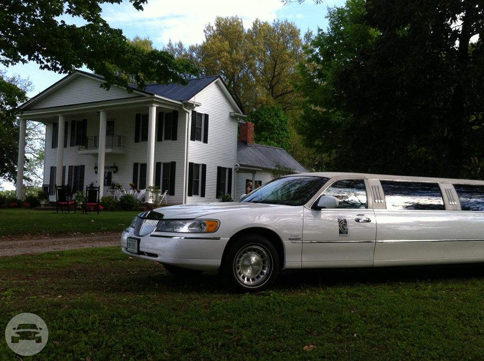 P'ZAZZ - LINCOLN WHITE SUPERSTRETCH LIMOUSINE
Limo /
Owensboro, KY

 / Hourly $0.00
