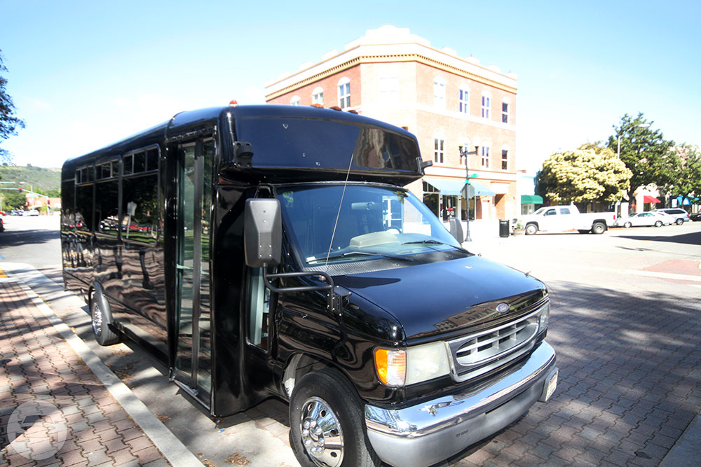 18 Passenger Black Executive Limo Bus
Party Limo Bus /
Paso Robles, CA 93446

 / Hourly $0.00
