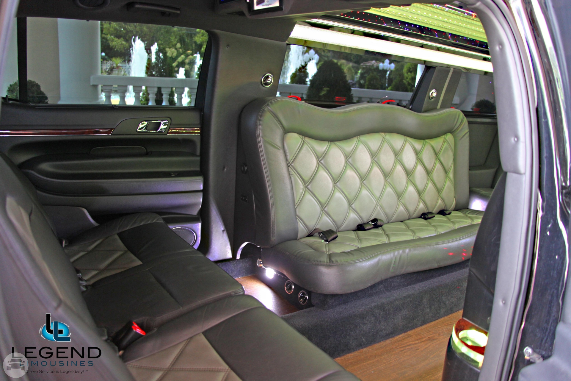 Black Lincoln MKT Stretch 8-10 Passenger Limousines
Limo /
New York, NY

 / Hourly $0.00
