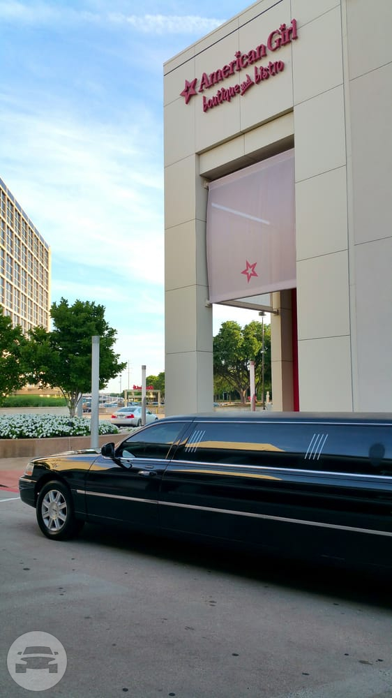 Black Lincoln Town Car Limo
Limo /
Dallas, TX

 / Hourly $0.00
