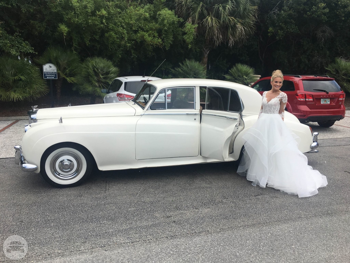 Vintage Luxury
Sedan /
Charleston, SC

 / Hourly $0.00
