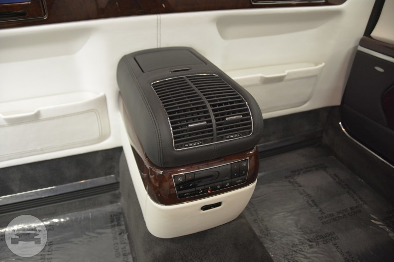 Maybach 62 Extended Wheelbase Limited Edition
Limo /
New York, NY

 / Hourly $0.00
