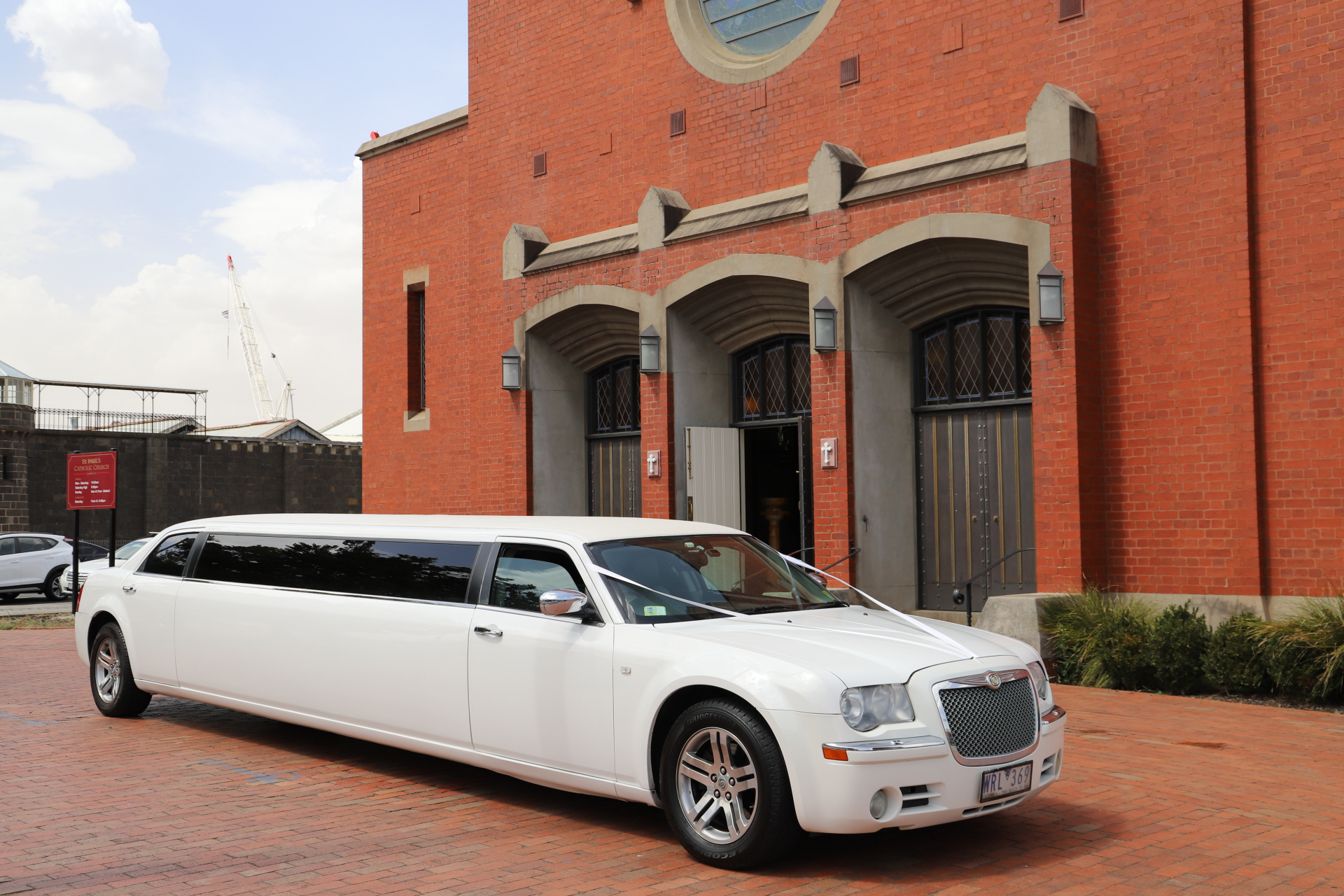 White Chrysler Limousine
Limo /
Chicago, IL

 / Hourly $0.00
