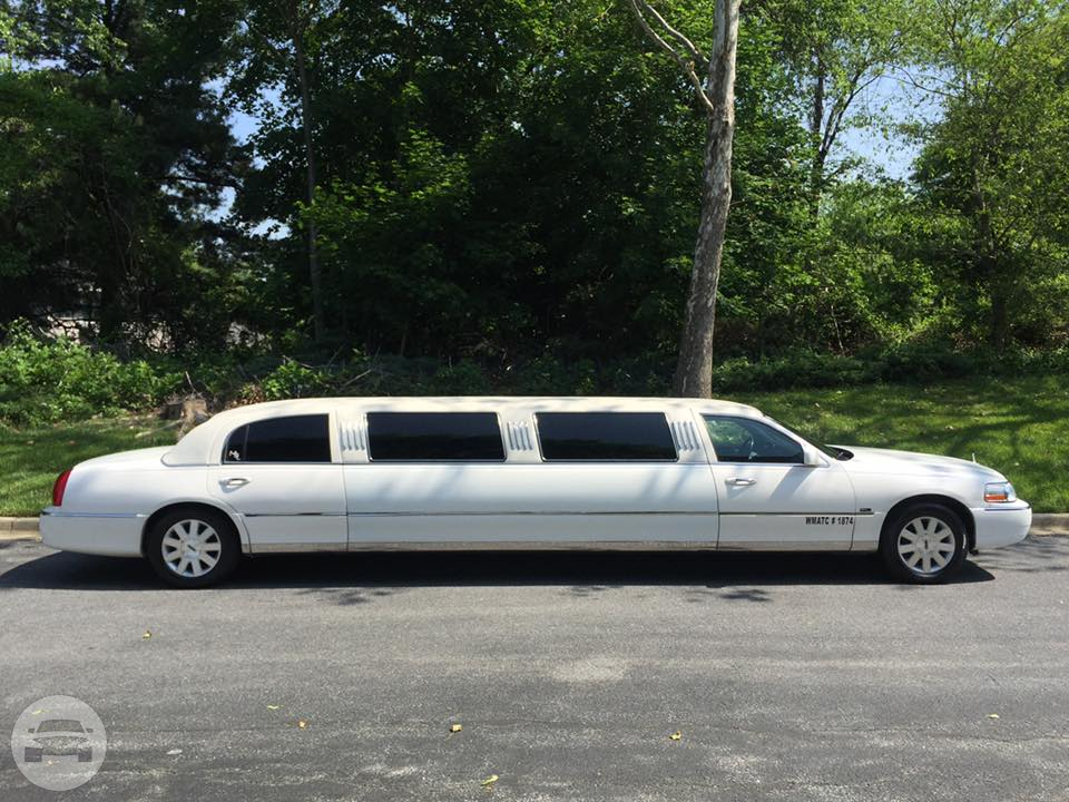 WHITE LINCOLN LUXURY LIMOUSINE
Limo /
Gaithersburg, MD

 / Hourly $0.00
