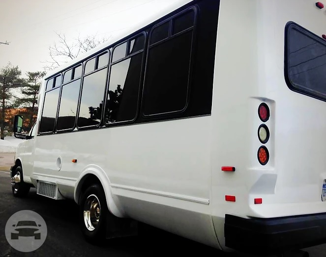 BABY WHITE ULTIMATE 20 PASSENGER PARTY BUS
Party Limo Bus /
Chicago, IL

 / Hourly $0.00
