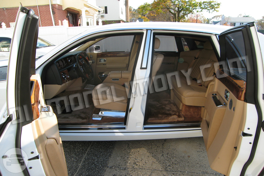 Rolls Royce Phantom
Sedan /
Jersey City, NJ

 / Hourly $333.00
 / Hourly $380.00
