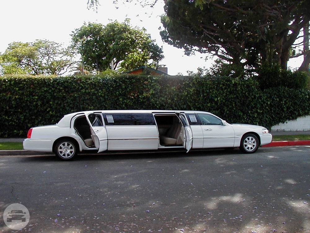 Krystal Lincoln Limousine
Limo /
Los Angeles, CA

 / Hourly $0.00
