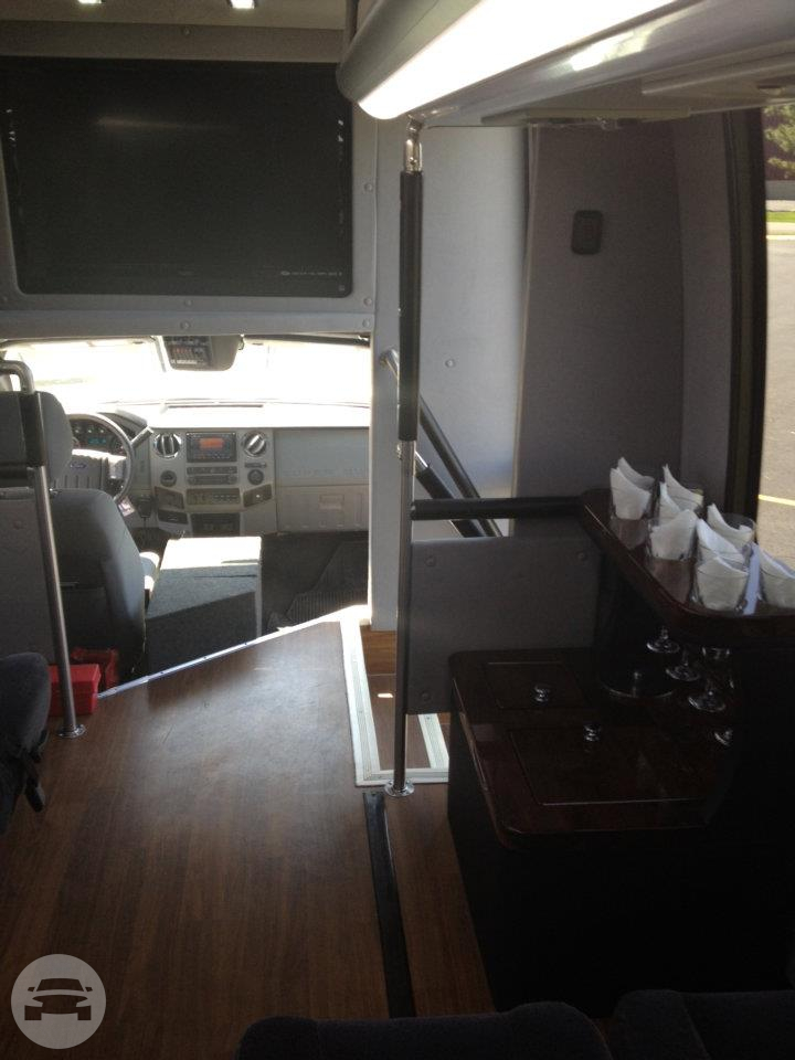 27 Passenger White Bus
Coach Bus /
Louisville, KY

 / Hourly $0.00
