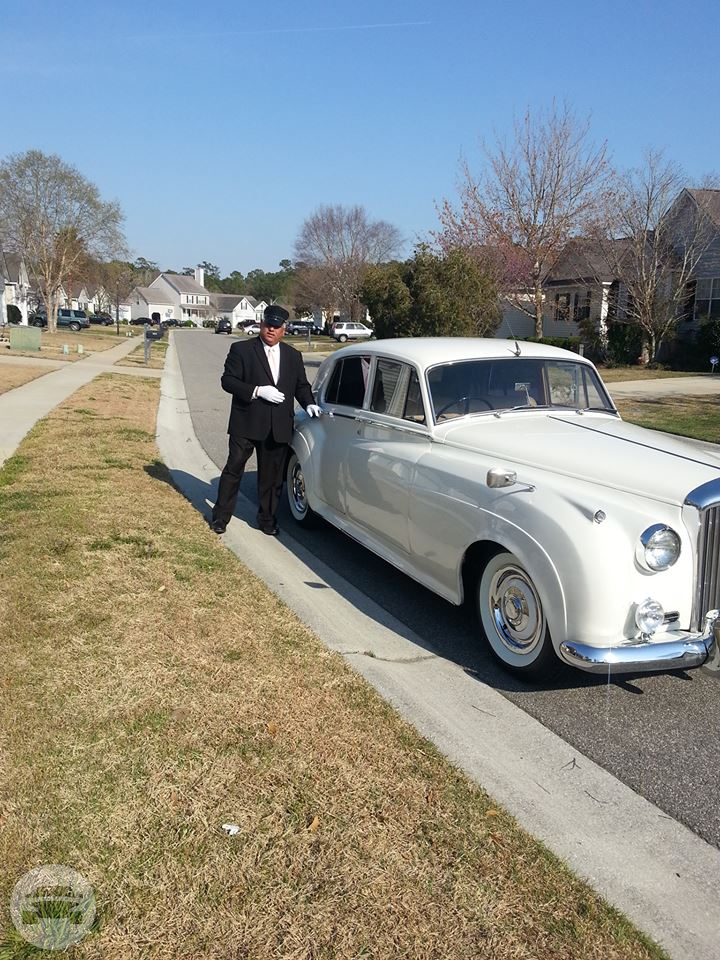 Vintage Luxury
Sedan /
Charleston, SC

 / Hourly $0.00
