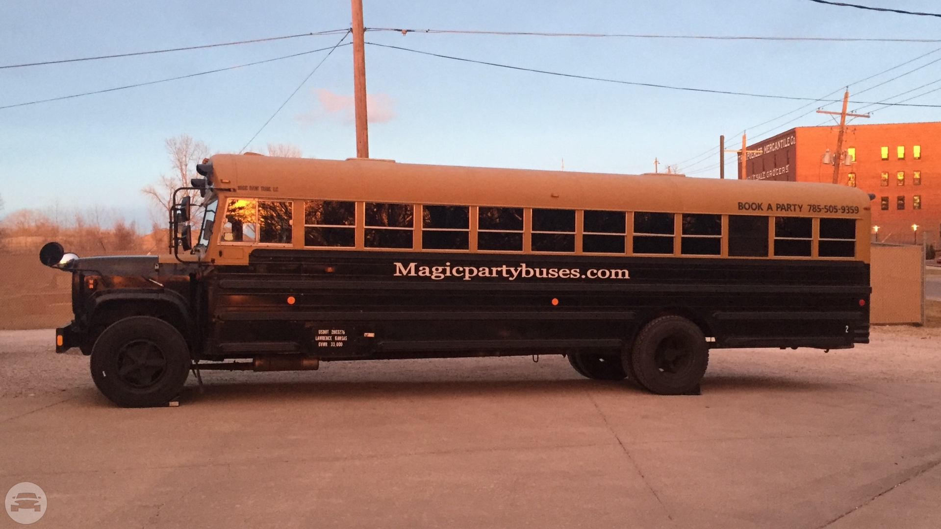 Magic Party Bus
Party Limo Bus /
Manhattan, KS

 / Hourly $0.00
