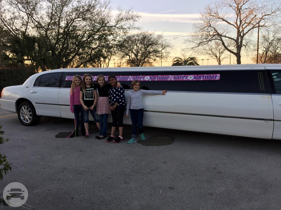 14 Passenger Lincoln Stretch Limousine
Limo /
Houston, TX

 / Hourly $0.00
