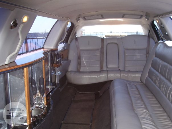 P'ZAZZ - LINCOLN WHITE SUPERSTRETCH LIMOUSINE
Limo /
Owensboro, KY

 / Hourly $0.00

