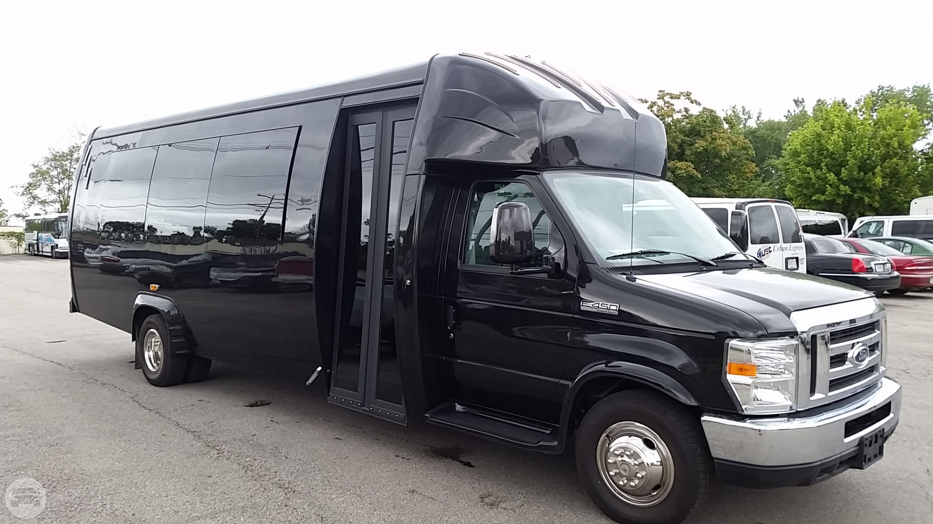 24 PASSENGER EXECUTIVE MINI-COACH
Coach Bus /
Columbus, OH

 / Hourly $0.00
