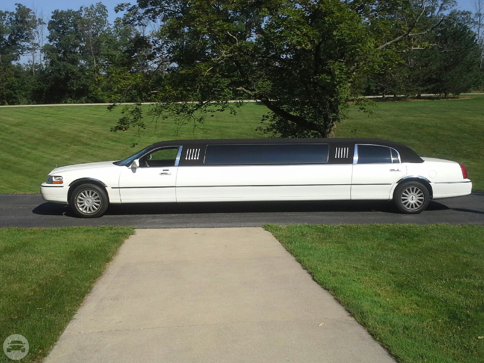 10 Passenger Limousine
Limo /
Fremont, OH 43420

 / Hourly $0.00
