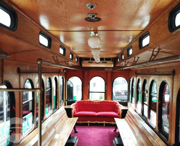 Trolley Boston 25-28 Passengers
Coach Bus /
Chicago, IL

 / Hourly $199.00
