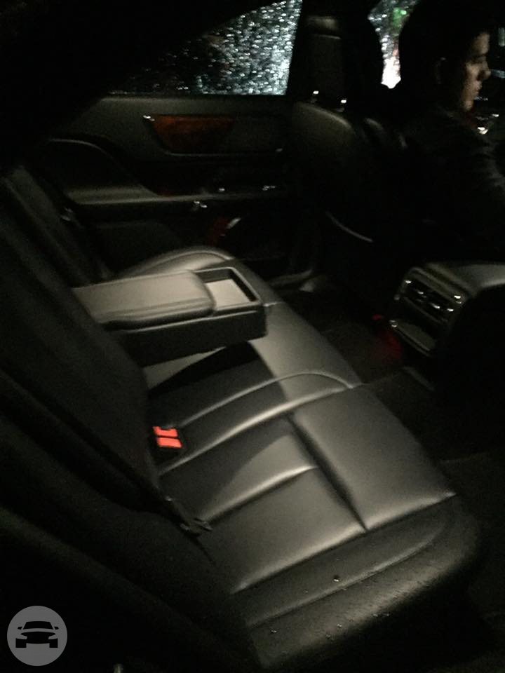 Lincoln Town Car
Sedan /
Miami, FL

 / Hourly $0.00
