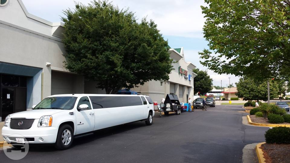 GMC Yukon (with Cadillac Escalade kit) Super Stretch Limo
Limo /
Louisville, KY

 / Hourly $0.00
