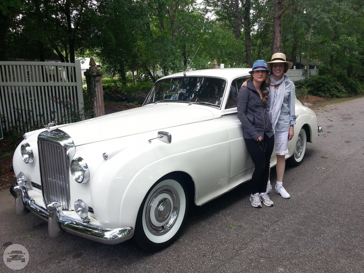 Vintage Luxury
Sedan /
Charleston, SC

 / Hourly $0.00
