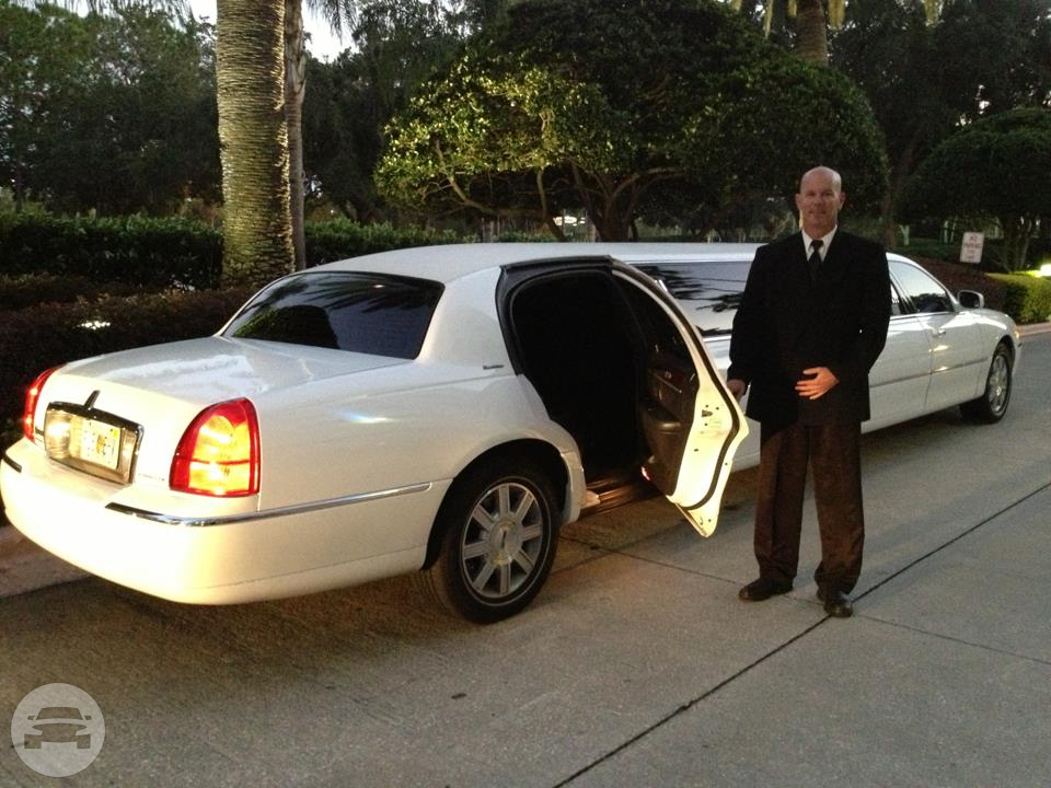 White Lincoln Town Car Stretch Limousine
Limo /
Orlando, FL

 / Hourly $0.00

